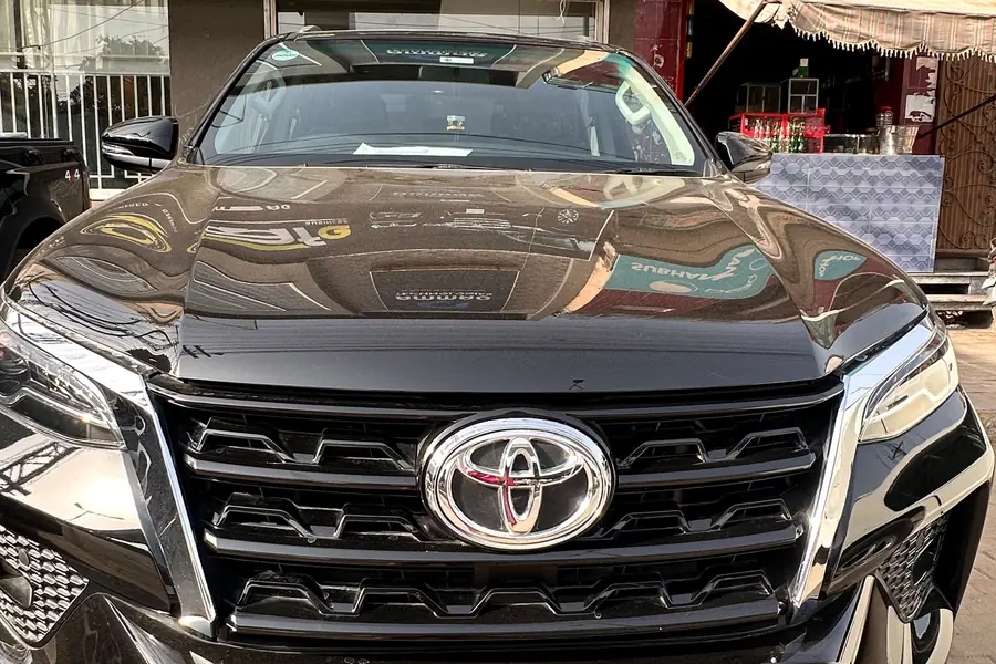 Black Toyota Fortuner for wedding convoy rental with driver in Lahore